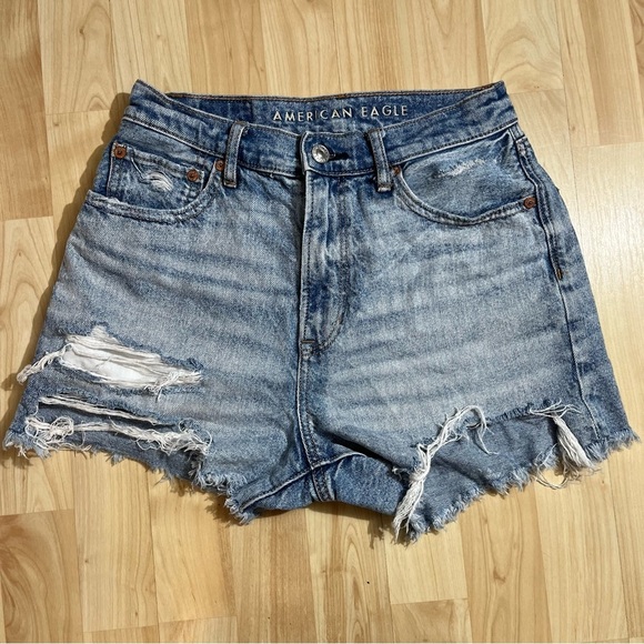American Eagle Womens Light Wash Highest Rise 90s Boyfriend Short Size 2 - Picture 1 of 7